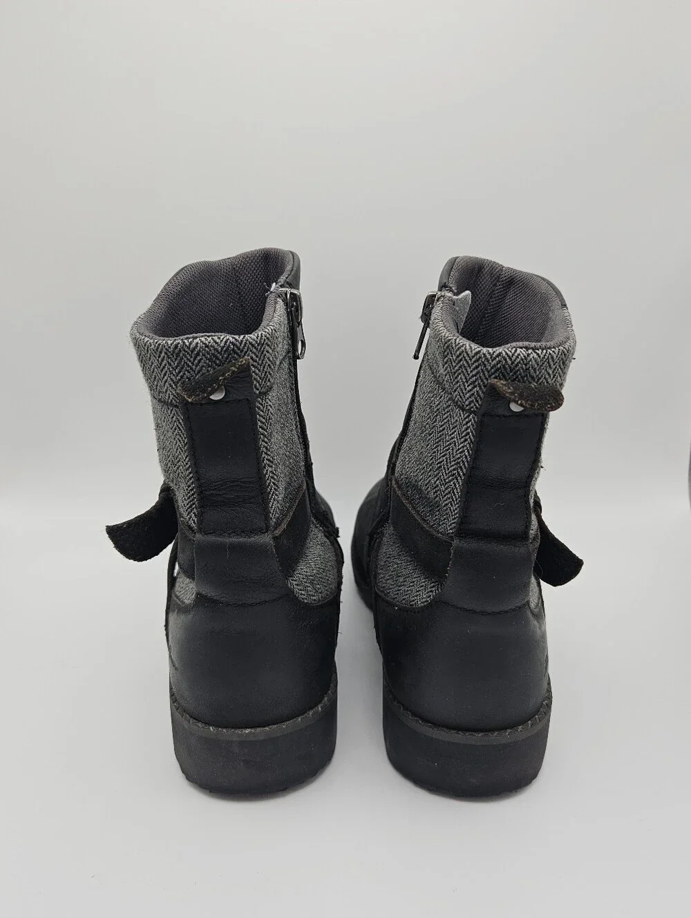 Eddie Bauer Covey 2.0 black and gray herringbone boots size 7